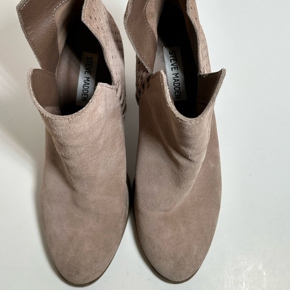 Steve Madden Taupe Suede Leather Chunky Stacked Heel Open Side Booties Sz 8 - Picture 8 of 8